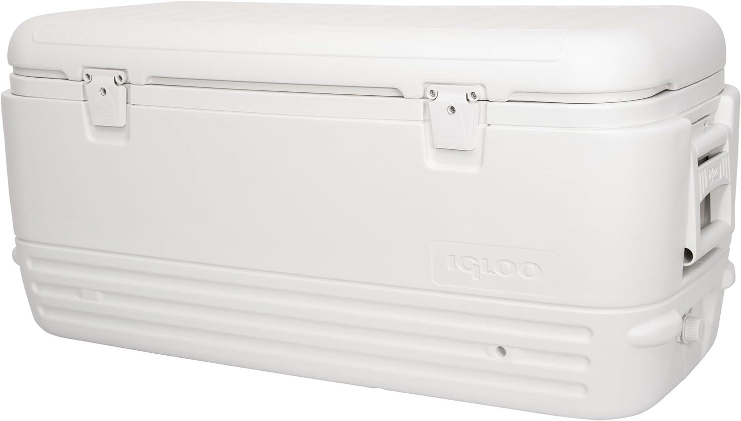 Igloo Coolers Versus: Tested Arctic brilliance, shock-proof design... Perfect for polar adventures!